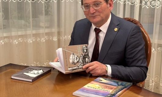 В свет вышла новая книга Низами Джафарова